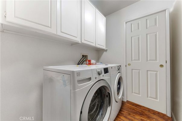 Interior, Washer, Wood Texture Flooring