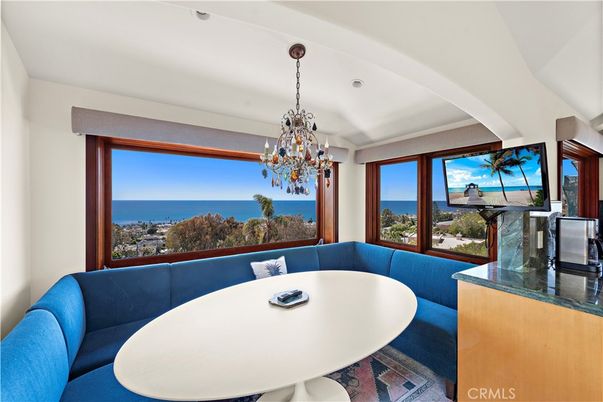 Chandelier, Dining room, Interior, Living room, Water