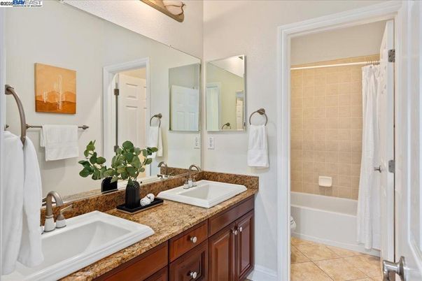 Bathroom, Dual Sink Vanities, Interior