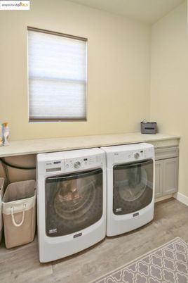 Interior, Washer, Wood Texture Flooring
