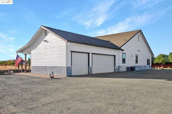 Backyard, Detached Garage, Exterior