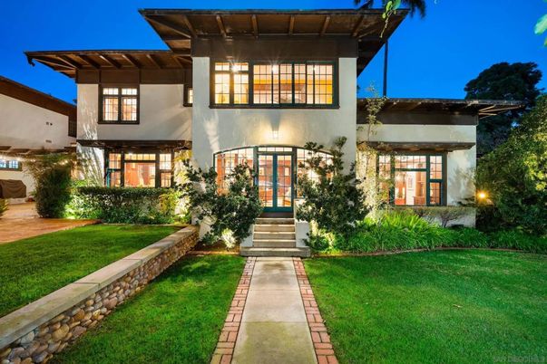 Backyard, Exterior, Facade, Modern