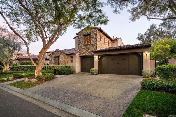 Attached, Exterior, Facade, Mediterranean