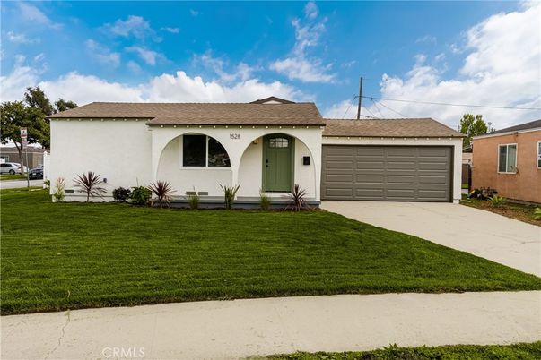Attached, Exterior, Facade, Ranch