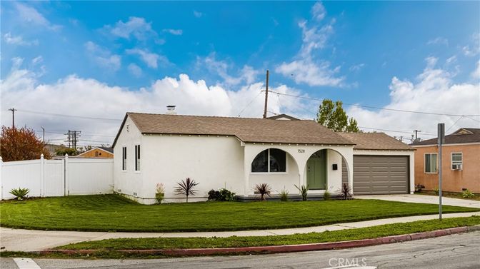 Attached, Exterior, Facade, Ranch