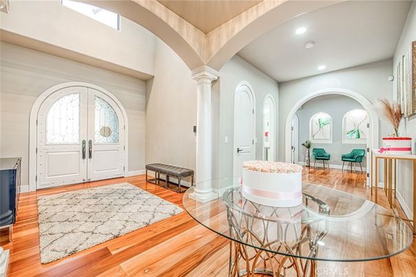 Interior, Recessed Lighting, Wood Texture Flooring