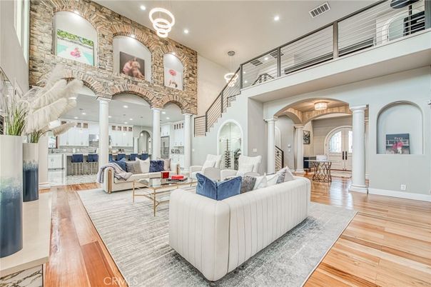 Dining room, Interior, Living room, Pendant Lights, Recessed Lighting, Wood Texture Flooring
