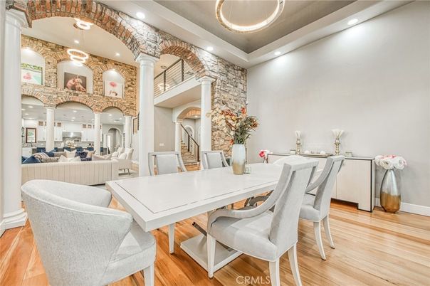 Dining room, Interior, Living room, Pendant Lights, Recessed Lighting, Stone Walls, Wood Texture Flooring
