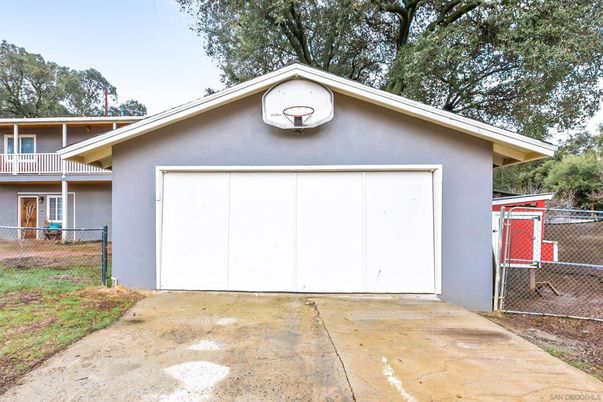 Detached Garage, Exterior