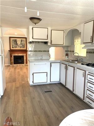 Fireplace, Interior, Kitchen, Pendant Lights, Recessed Lighting, Wood Texture Flooring