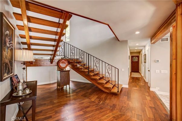 Interior, Recessed Lighting, Wood Texture Flooring