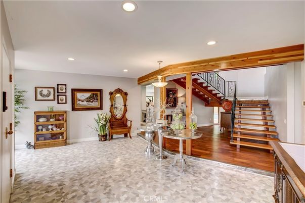 Interior, Living room, Pendant Lights, Recessed Lighting, Wood Texture Flooring