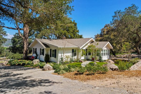 Exterior, Facade, Ranch