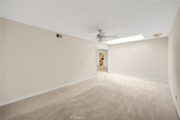 Empty room, Interior