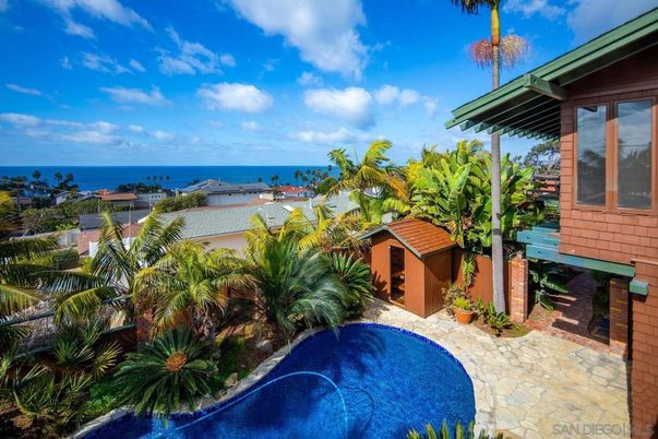 Exterior, Pool, Water