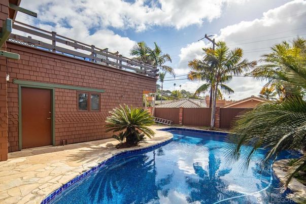 Exterior, Pool