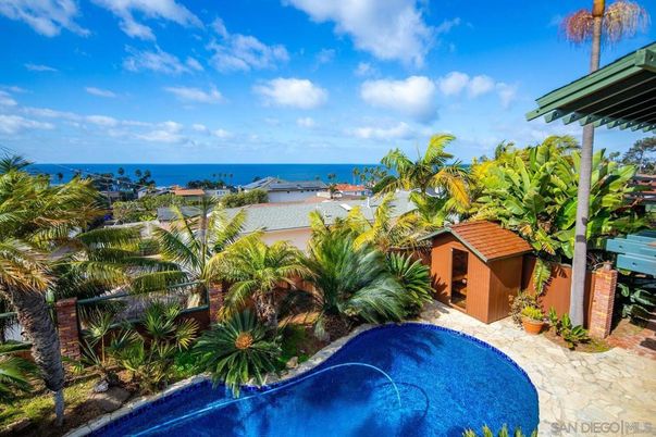 Exterior, Pool, Water