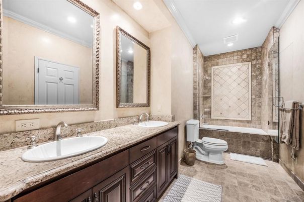 Bathroom, Dual Sink Vanities, Interior, Recessed Lighting