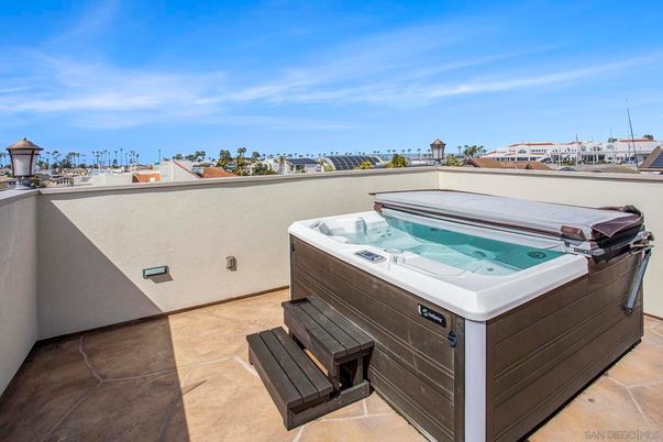 Exterior, Hot Tub