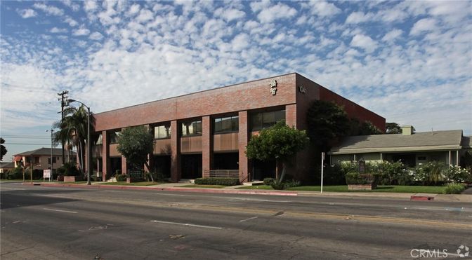 Exterior, Facade, Modern