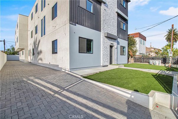 Backyard, Exterior, Facade, Rowhouse
