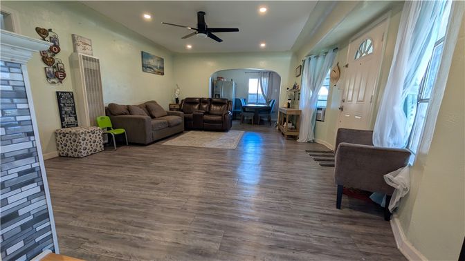Interior, Living room, Recessed Lighting, Wood Texture Flooring