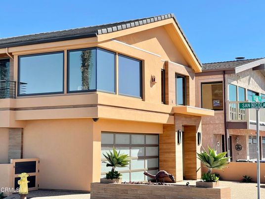 Attached, Exterior, Facade, Modern