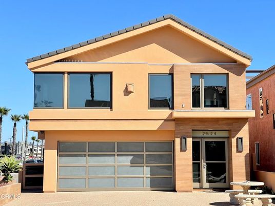 Attached, Exterior, Facade, Modern