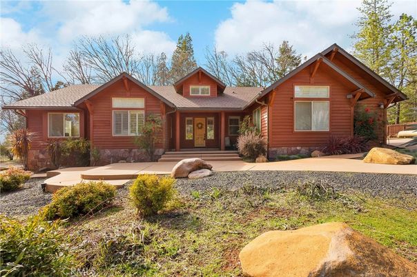 Exterior, Facade, Log Home