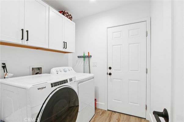 Interior, Washer, Wood Texture Flooring
