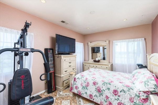 Bedroom, Fitness Equipment, Interior, Recessed Lighting