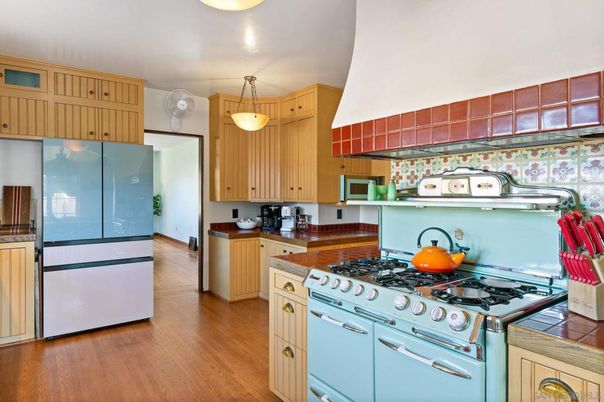 Interior, Kitchen, Pendant Lights, Wood Texture Flooring