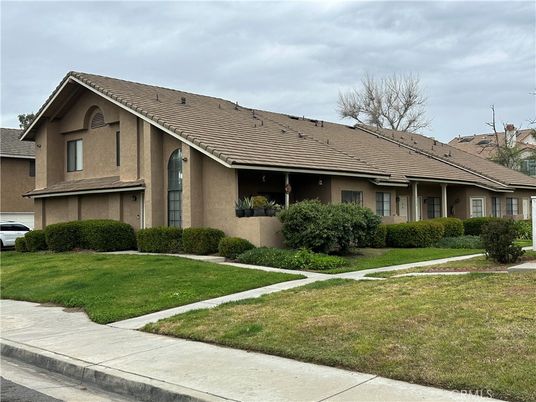 Exterior, Facade, Ranch