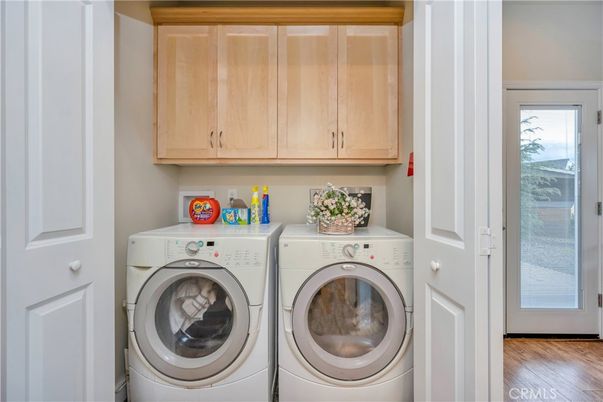 Interior, Utility Closets, Washer, Wood Texture Flooring