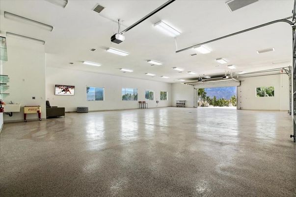 Garage, Interior