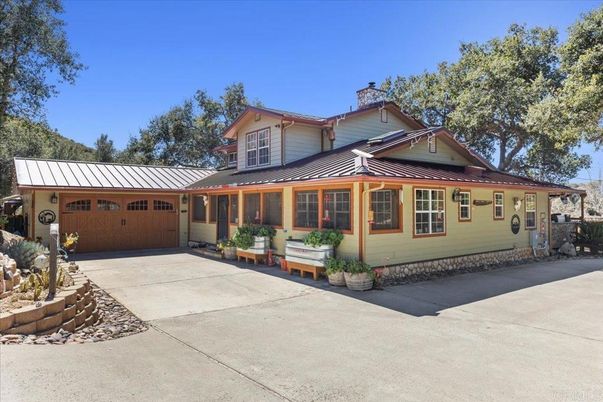 Attached, Exterior, Facade, Farmhouse