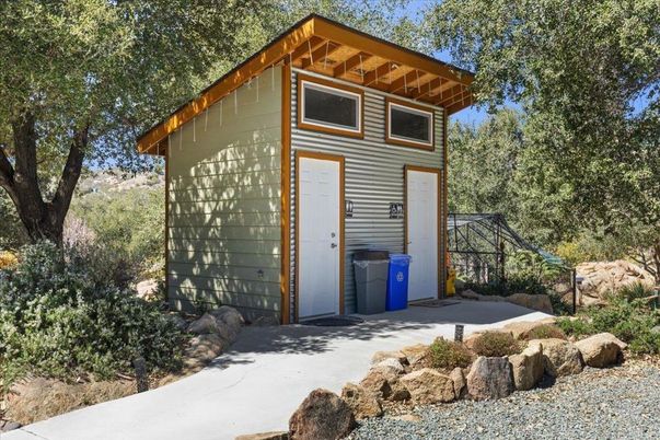 Detached Garage, Exterior
