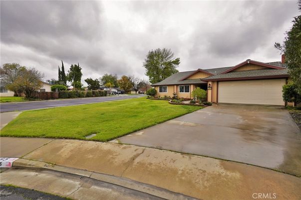 Attached, Exterior, Facade, Ranch