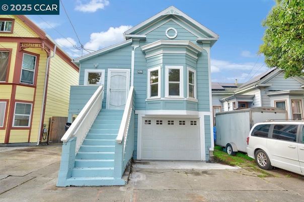 Attached, Exterior, Facade, Solar Panels, Queen Anne Victorian