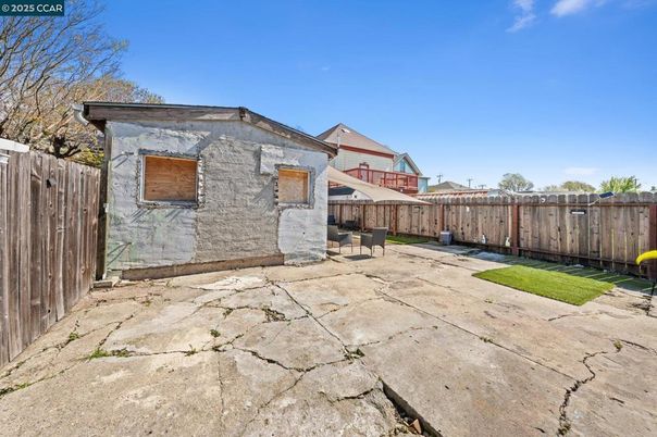 Backyard, Exterior