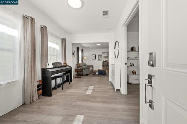 Interior, Piano, Recessed Lighting, Wood Texture Flooring