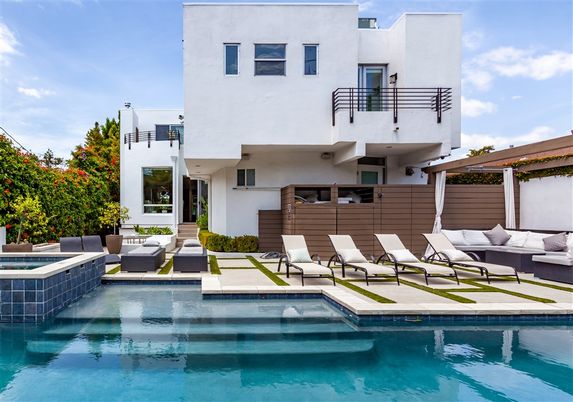 Exterior, Pool