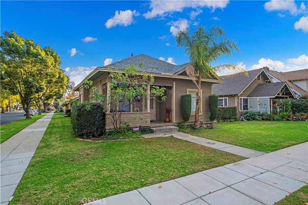 Backyard, Exterior, Facade, Ranch