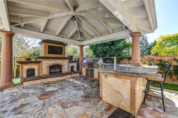 Exterior, Fireplace