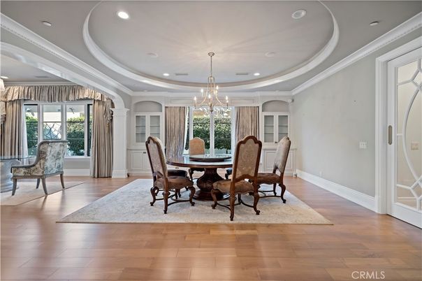 Chandelier, Dining room, Interior, Recessed Lighting, Wood Texture Flooring