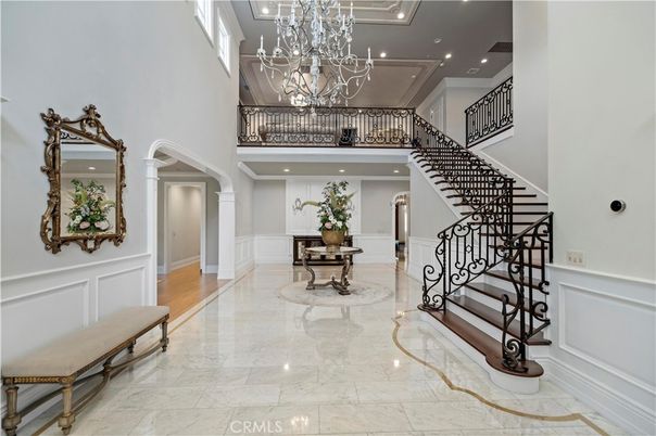 Chandelier, Interior, Marble, Recessed Lighting, Wood Texture Flooring