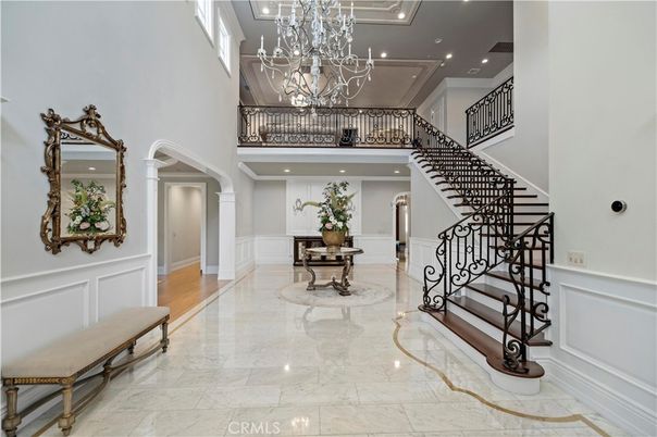 Chandelier, Interior, Marble, Recessed Lighting, Wood Texture Flooring