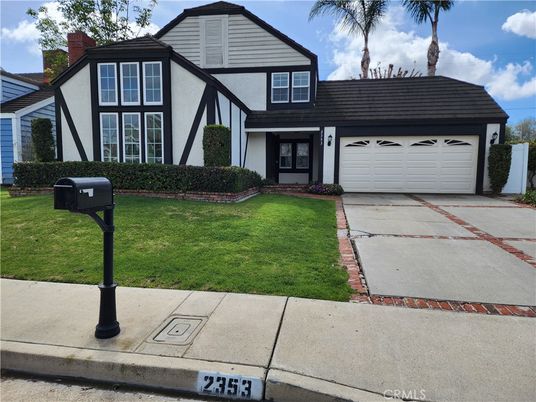 Attached, Exterior, Facade, Tudor Revival