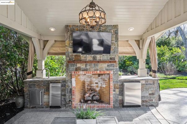 Exterior, Fireplace