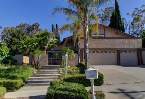Attached, Exterior, Facade, Ranch